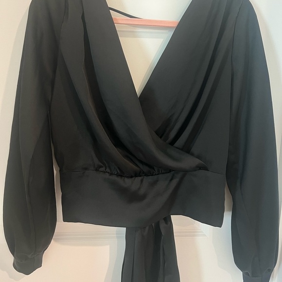 Elegant  V Neck Black Satin Wrap Top Size Medium - Picture 3 of 10